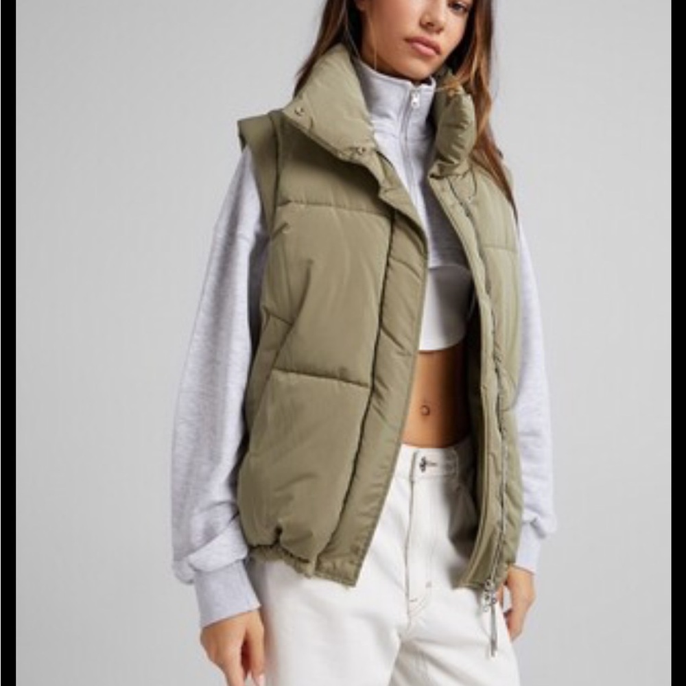 Elodie puffer oversized vest tag says size XS but fits to medium